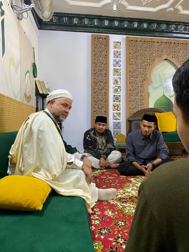 زيارة وفد من دار القلم للعلوم بالجمهورية الاندنيسية